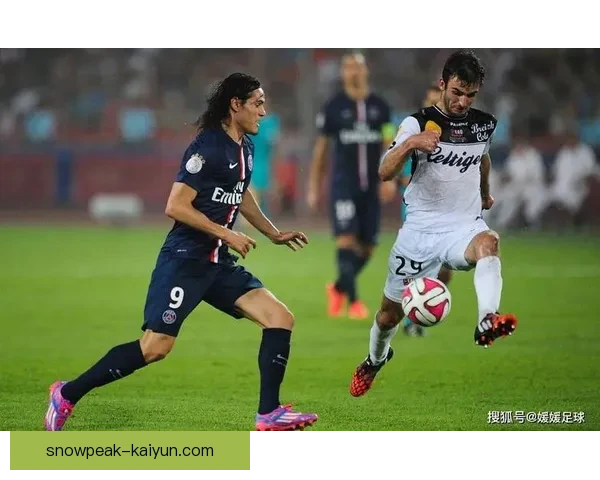 赫鲁斯蒂奇比赛阅读能力持续提升，中场组织表现稳健